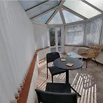 Ferienhaus Modern 3 Bedroom House, 3 Bathroom, Secure Parking, Wi-fi & Garden Leeds (West Yorkshire)
