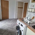 Vakantiehuis Modern 3 Bedroom House, 3 Bathroom, Secure Parking, Wi-fi & Garden Leeds (West Yorkshire)