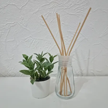 Modern 3 Bedroom House, 3 Bathroom, Secure Parking, Wi-fi & Garden Holiday home *