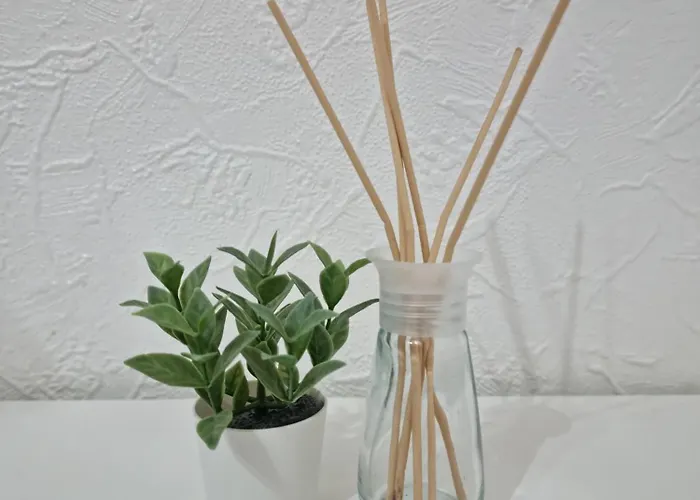 Modern 3 Bedroom House, 3 Bathroom, Secure Parking, Wi-fi & Garden Будинок відпочинку *